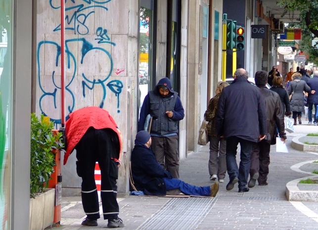 mendicanti elemosina pescara