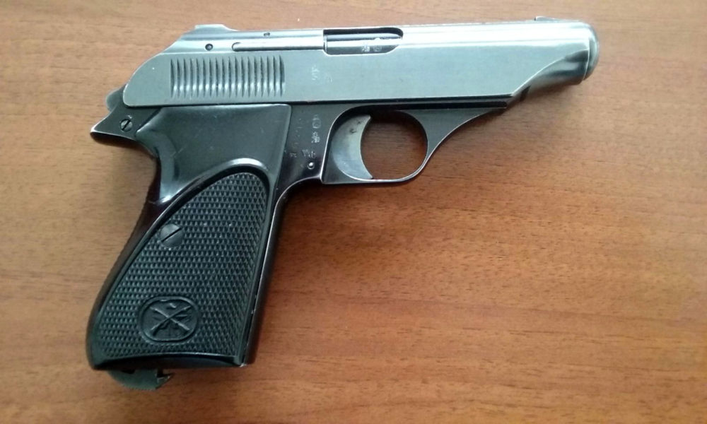 Montesilvano, dalla macchina da cucire spunta una pistola rubata: indagini