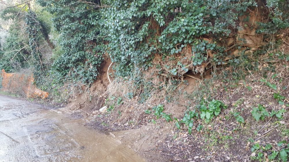 Pescara, Strada Casone chiusa per uno smottamento / FOTO