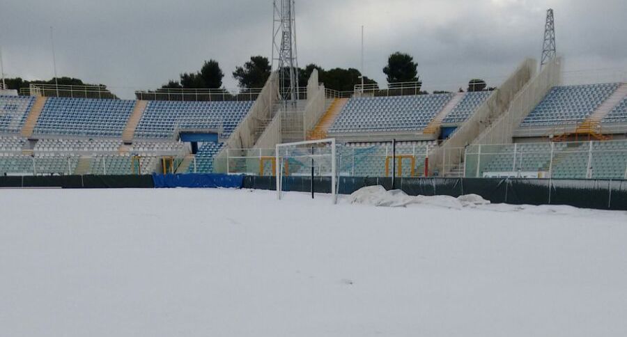 Pescara-Fiorentina rinviata, campo e spalti ricoperti dalla neve