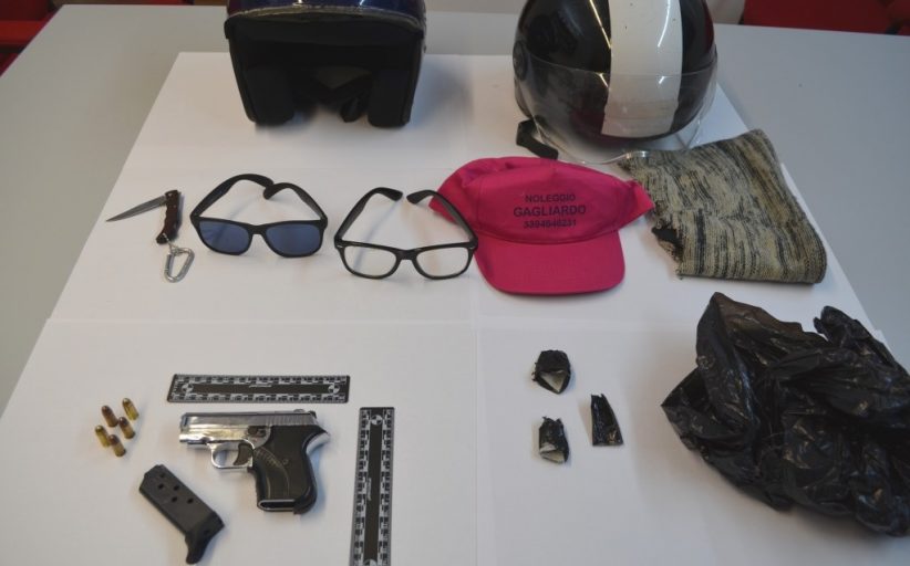 Preparavano una rapina a Pescara, pistola alla mano. Due arresti