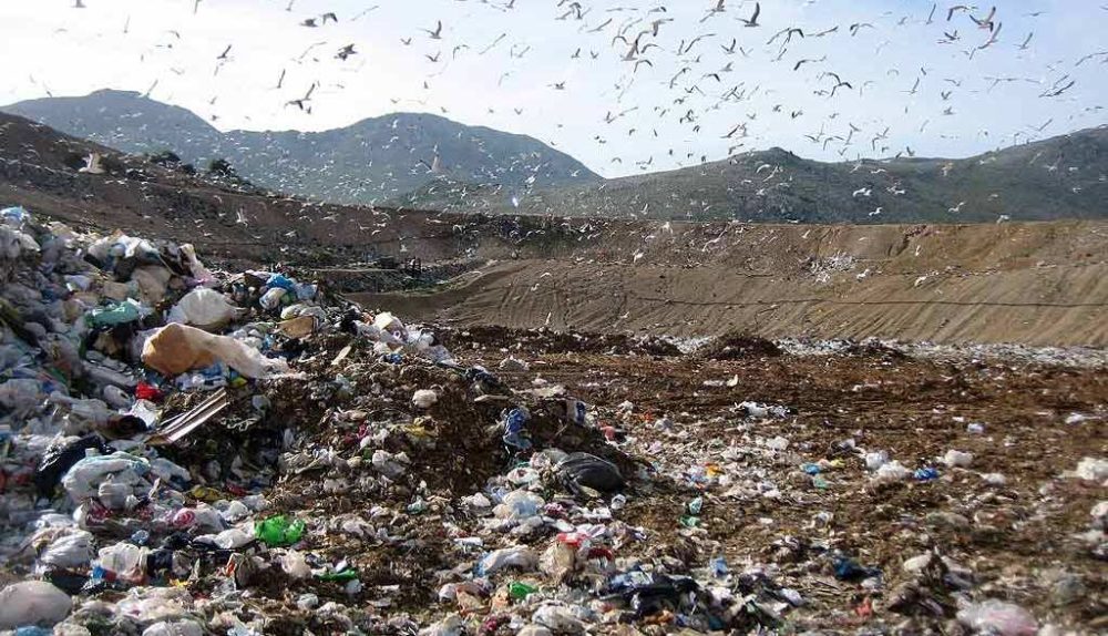 Rifiuti da Roma in Abruzzo, si infiamma lo scontro politico