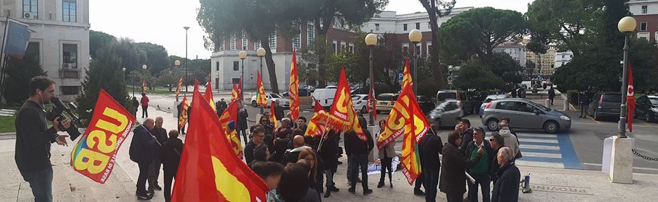 Sciopero generale, a Pescara presidio in Prefettura dell’Usb