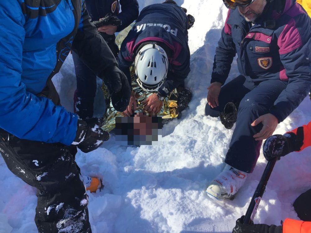 Slavina a Roccaraso, travolti due sciatori durante un fuoripista: un ferito /FOTO