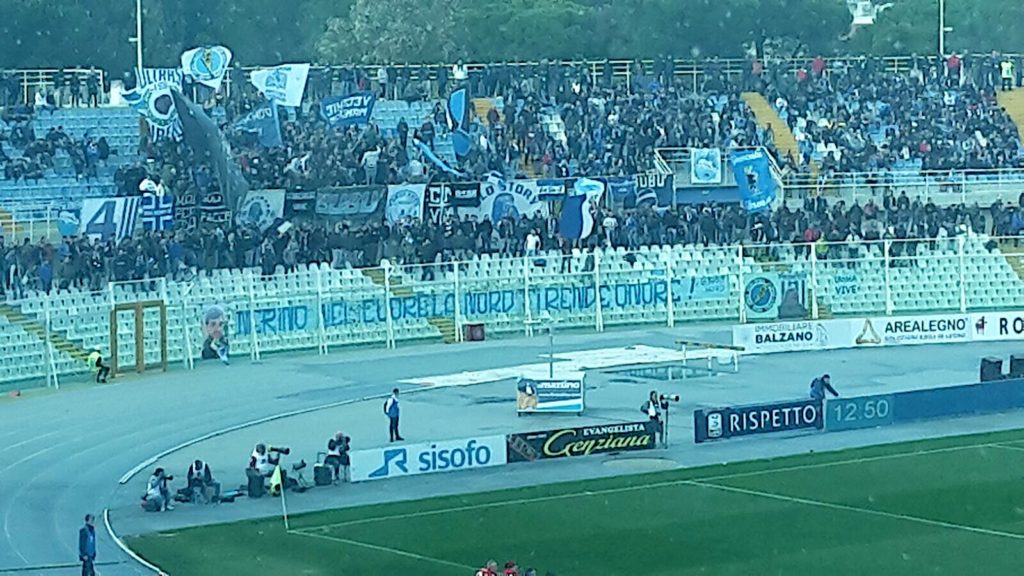 pescara-omicidio-alessandro-neri-striscione-curva-nord-stadio