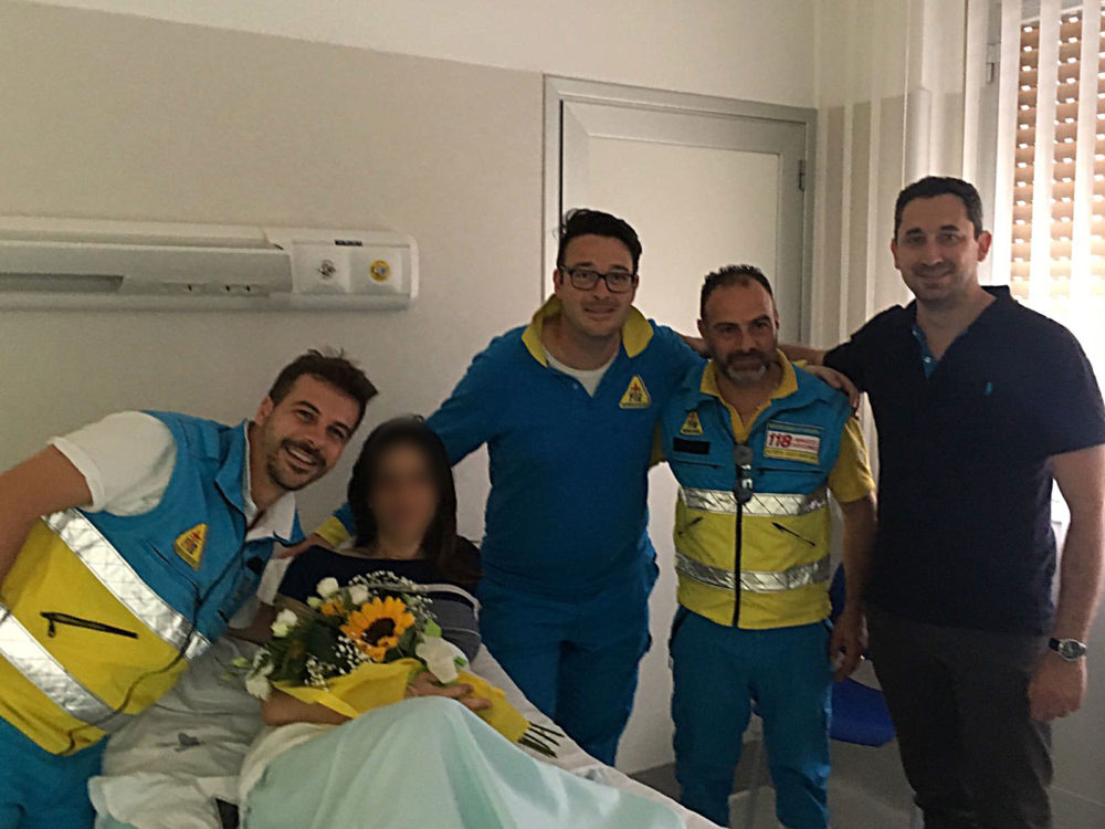 Pescara, non c’è tempo di arrivare in ospedale: bimbo nasce in ambulanza /FOTO