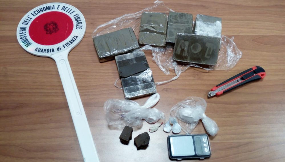 Droga a Pescara, arrestati due giovani e denunciata la madre di uno dei due