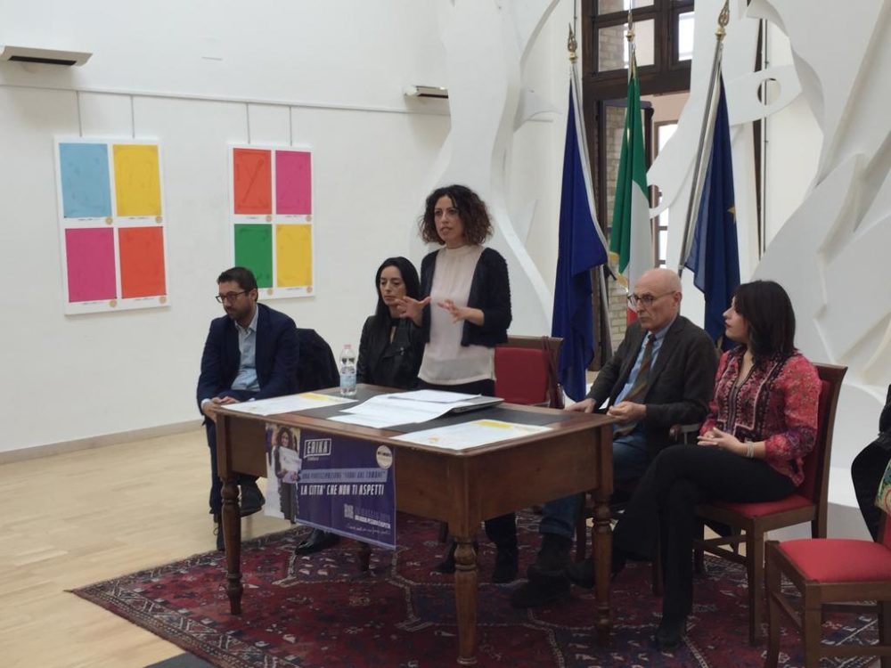 Elezioni Pescara, Erika Alessandrini si candida a sindaco per il M5s. Ma il Movimento si spacca