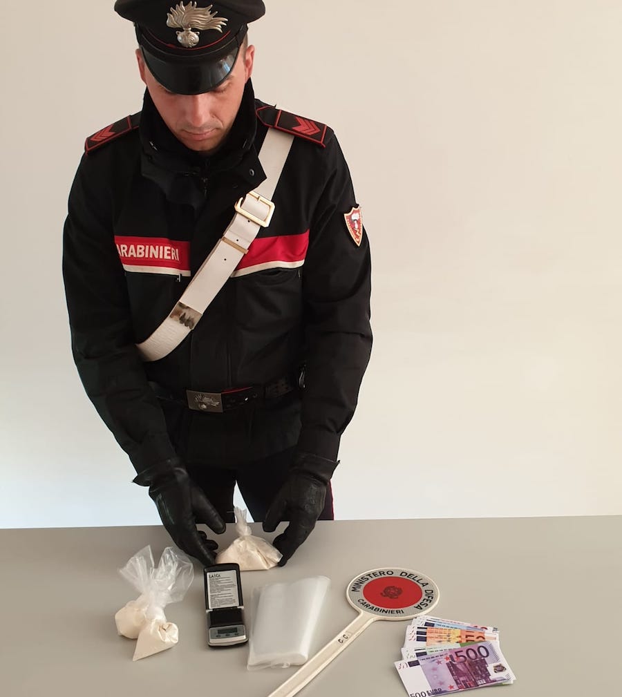 Montesilvano, trovato in casa con la droga mentre è ai domiciliari: arrestato