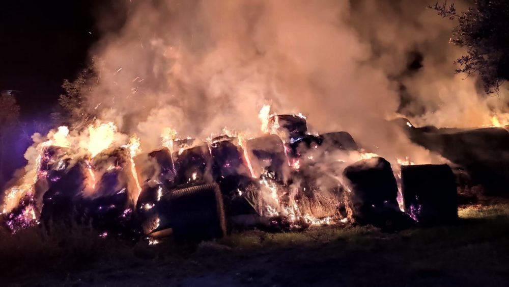 Nepezzano, in fiamme seicento rotoballe di fieno in un’azienda agricola