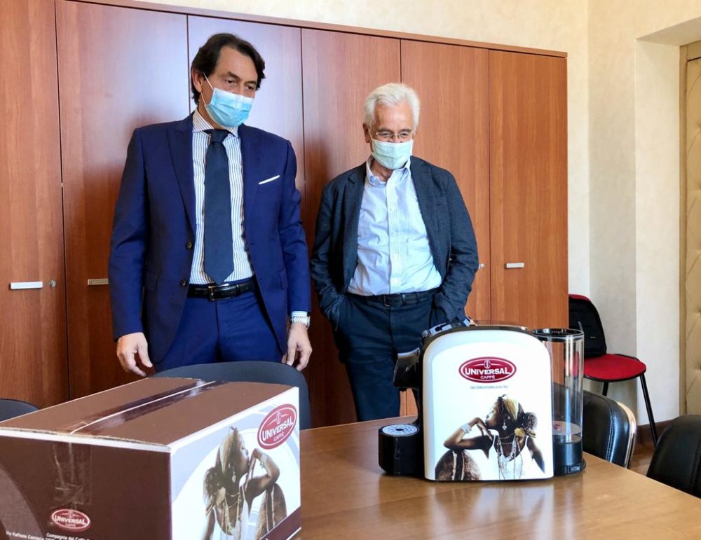Coronavirus, Universal dona macchine da caffè e capsule ai reparti Covid di Pescara